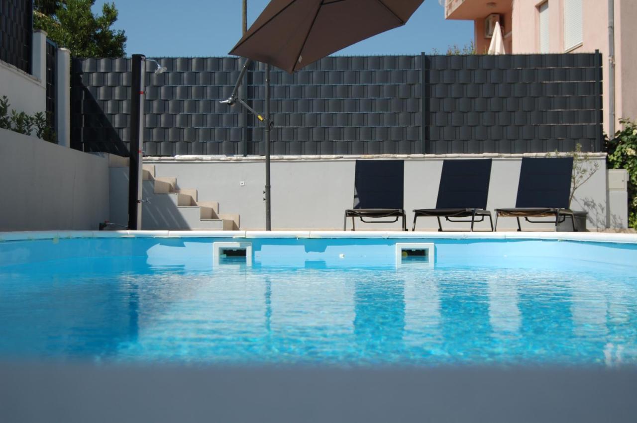 Nela & Sara - 2 Apartments With Heated Swimming Pool Seget Vranjica Ngoại thất bức ảnh
