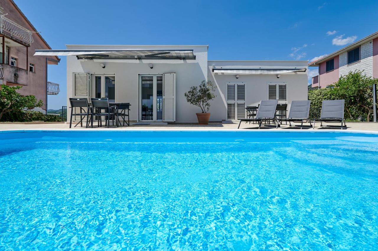 Nela & Sara - 2 Apartments With Heated Swimming Pool Seget Vranjica Ngoại thất bức ảnh