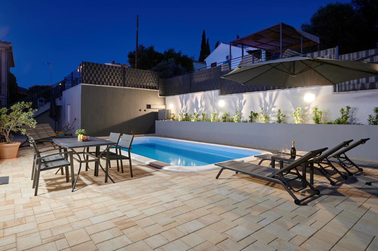 Nela & Sara - 2 Apartments With Heated Swimming Pool Seget Vranjica Ngoại thất bức ảnh