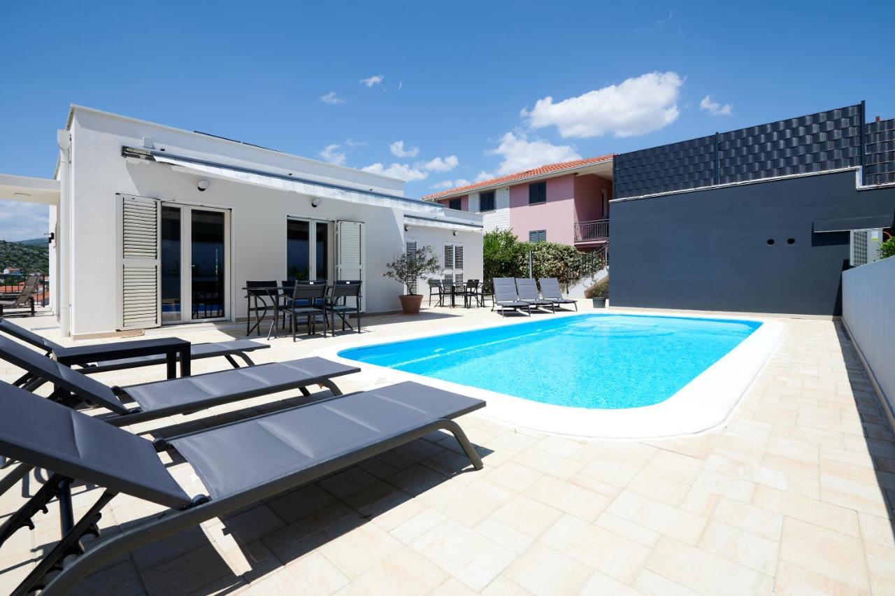 Nela & Sara - 2 Apartments With Heated Swimming Pool Seget Vranjica Ngoại thất bức ảnh