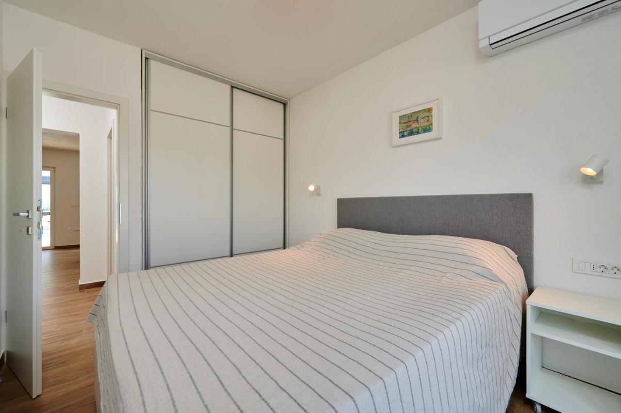 Nela & Sara - 2 Apartments With Heated Swimming Pool Seget Vranjica Ngoại thất bức ảnh